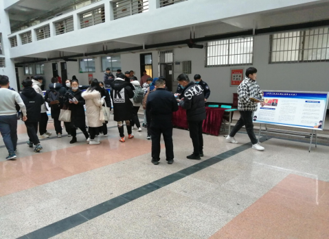 青岛工学院开展《反恐日》宣传活动 青岛工学院开展《反恐日》宣传活动