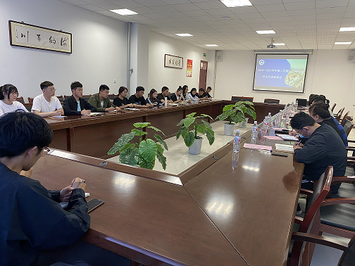 我校顺利召开学生代表座谈会