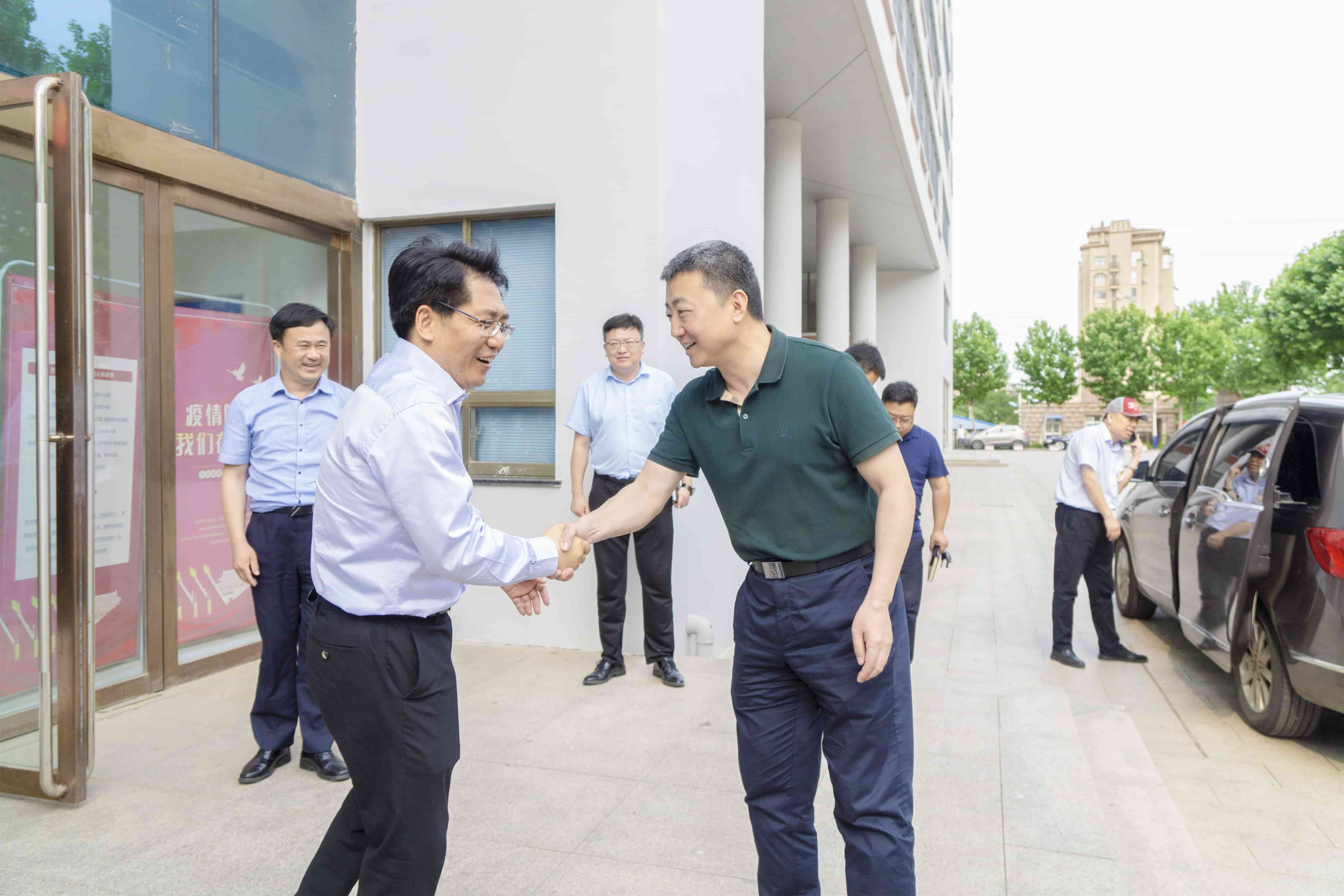 山东省教育厅邓云锋厅长一行莅临青岛工学院开展调研座谈会 山东省教育厅邓云锋厅长一行莅临青岛工学院开展调研座谈会
