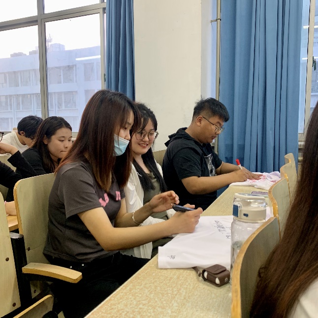 让选修课的学生“抬起头” 让选修课的学生“抬起头”