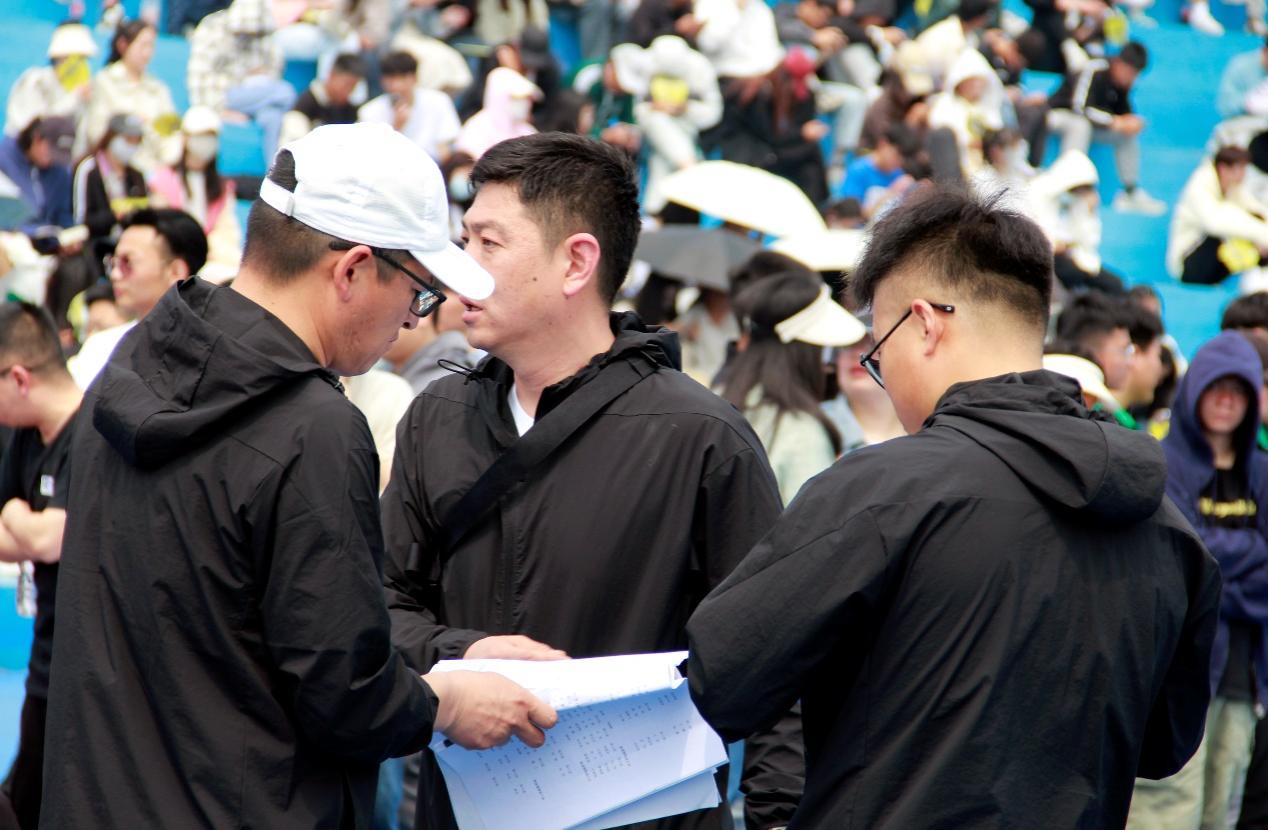 追求卓越,展青工风采——青岛工学院学生春季运动会裁判工作实录 追求卓越,展青工风采——青岛工学院学生春季运动会裁判工作实录