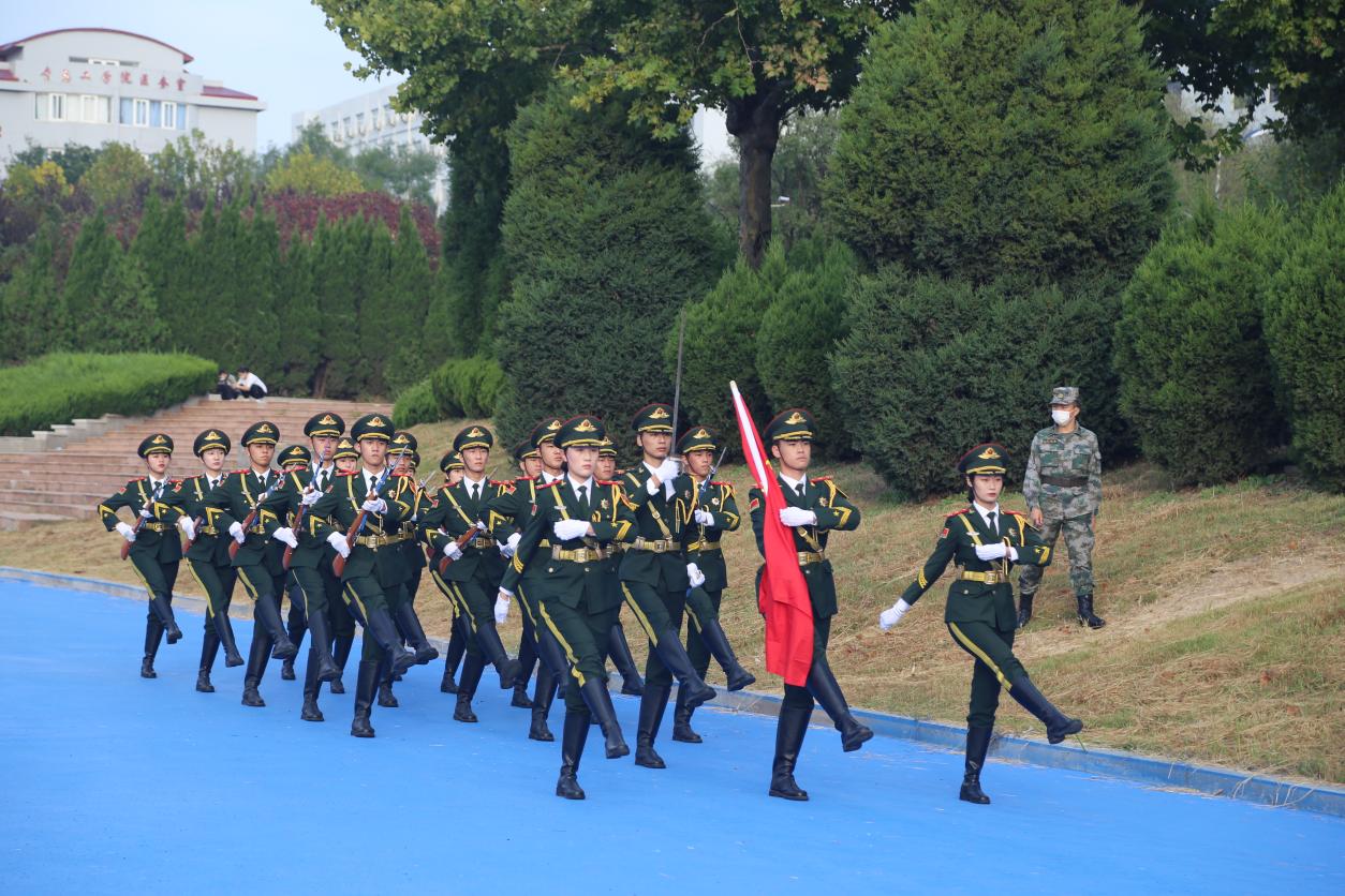 喜迎二十大 欢度国庆节——青岛工学院举行迎国庆升国旗活动 喜迎二十大 欢度国庆节——青岛工学院举行迎国庆升国旗活动