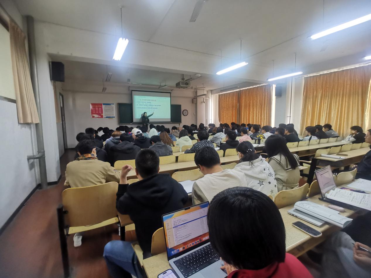 以老带新传帮带 教学相长促成长——信息工程学院开展“老带新”公开课活动 以老带新传帮带 教学相长促成长——信息工程学院开展“老带新”公开课活动
