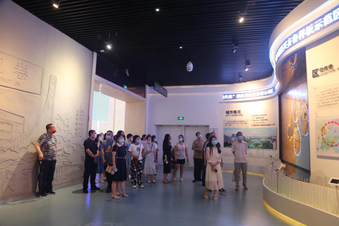青岛工学院组织全体教师参观胶州市规划馆 青岛工学院组织全体教师参观胶州市规划馆