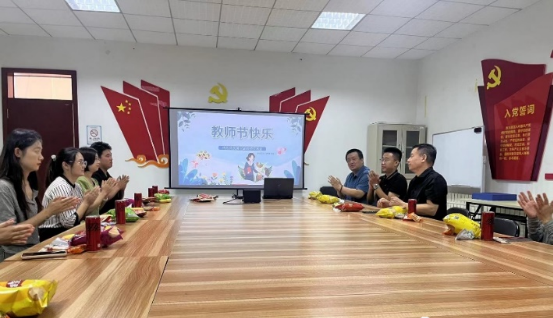 躬耘教坛 强国有我 ——校领导带队开展教师节走访慰问活动 躬耘教坛 强国有我 ——校领导带队开展教师节走访慰问活动