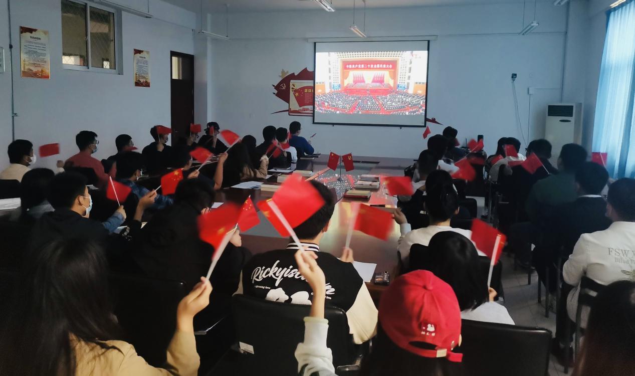 青岛工学院集中组织全校师生收听收看党的二十大开幕盛况 青岛工学院集中组织全校师生收听收看党的二十大开幕盛况