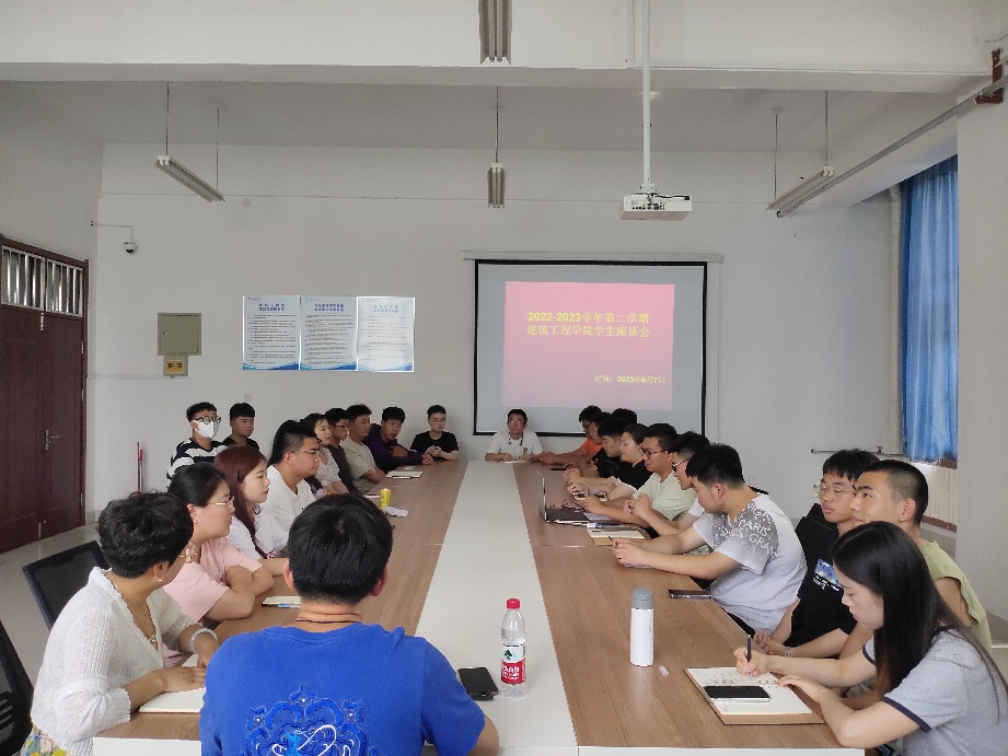 师生面对面,倾听零距离——建筑工程学院组织召开学生座谈会 师生面对面,倾听零距离——建筑工程学院组织召开学生座谈会
