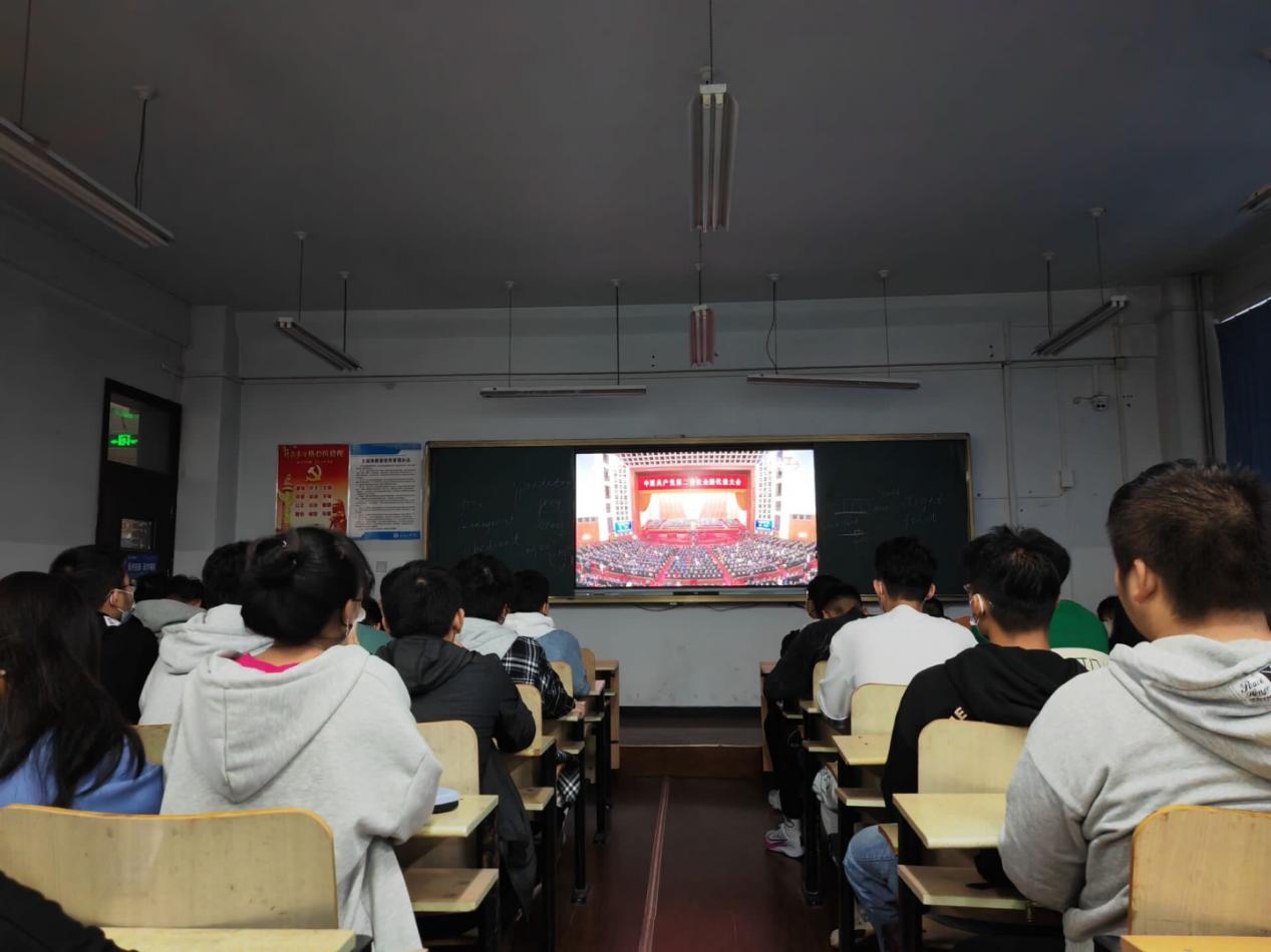 青岛工学院集中组织全校师生收听收看党的二十大开幕盛况 青岛工学院集中组织全校师生收听收看党的二十大开幕盛况