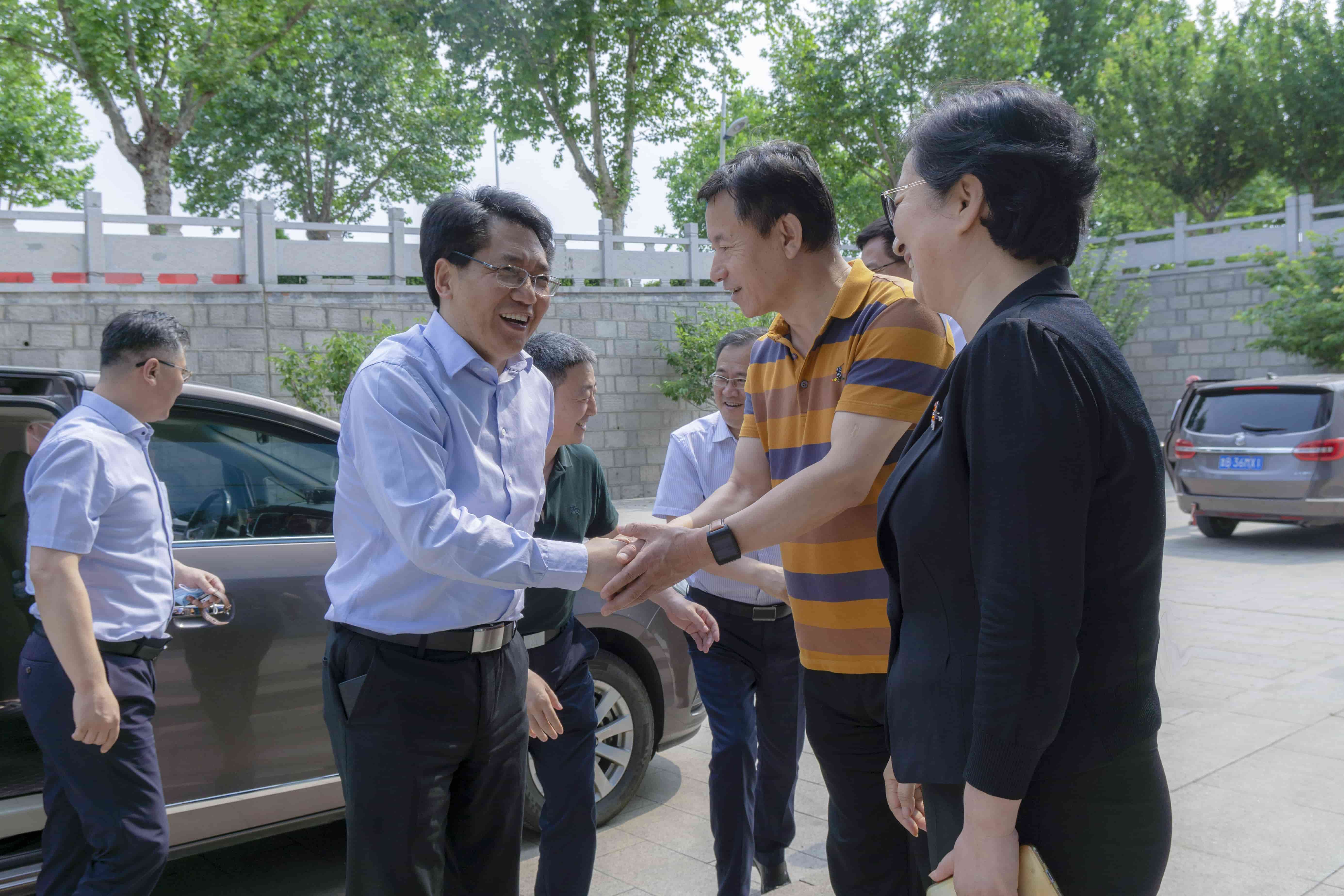 山东省教育厅邓云锋厅长一行莅临青岛工学院开展调研座谈会 山东省教育厅邓云锋厅长一行莅临青岛工学院开展调研座谈会