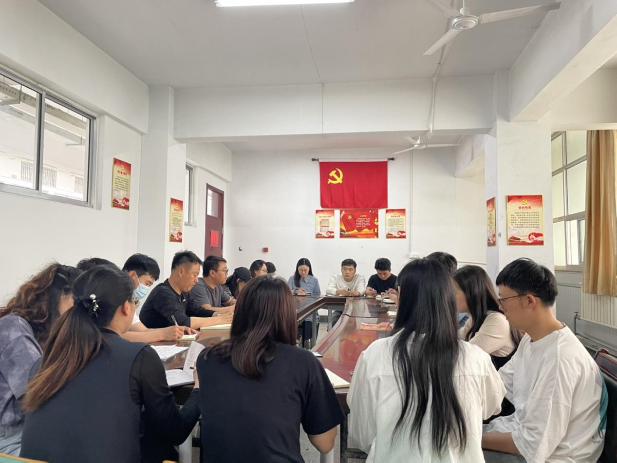 公司召开辅导员座谈会