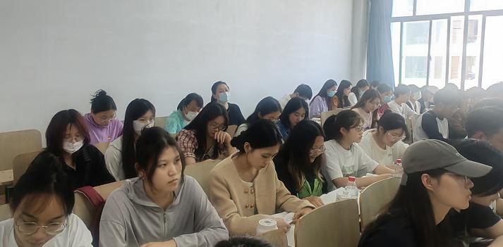 聚焦课堂提质量 互听互评促成长—— 青岛工学院开展公开教学听课评课活动 聚焦课堂提质量 互听互评促成长—— 青岛工学院开展公开教学听课评课活动