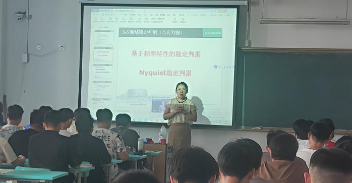 聚焦课堂提质量 互听互评促成长—— 青岛工学院开展公开教学听课评课活动 聚焦课堂提质量 互听互评促成长—— 青岛工学院开展公开教学听课评课活动